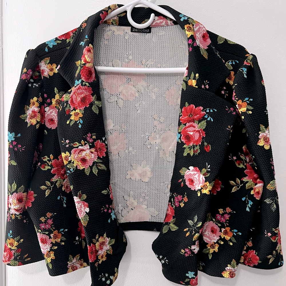 Womens Black crop Blazer with flowers Size 2XL